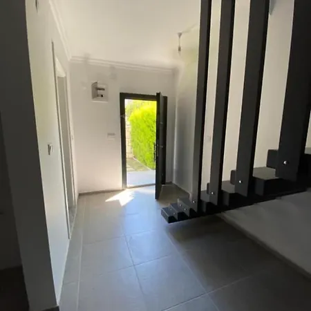 Villa Luxury With Pool For Rent In Izmir çeşme *