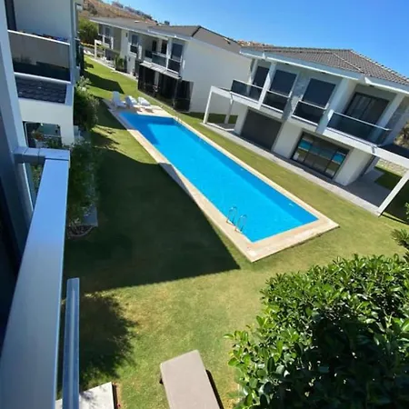 Villa Luxury With Pool For Rent In Izmir çeşme *