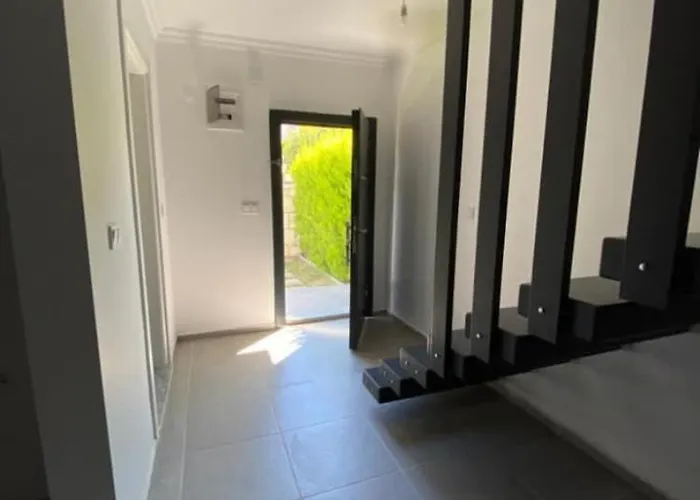别墅 Luxury With Pool For Rent In Izmir Cesme *